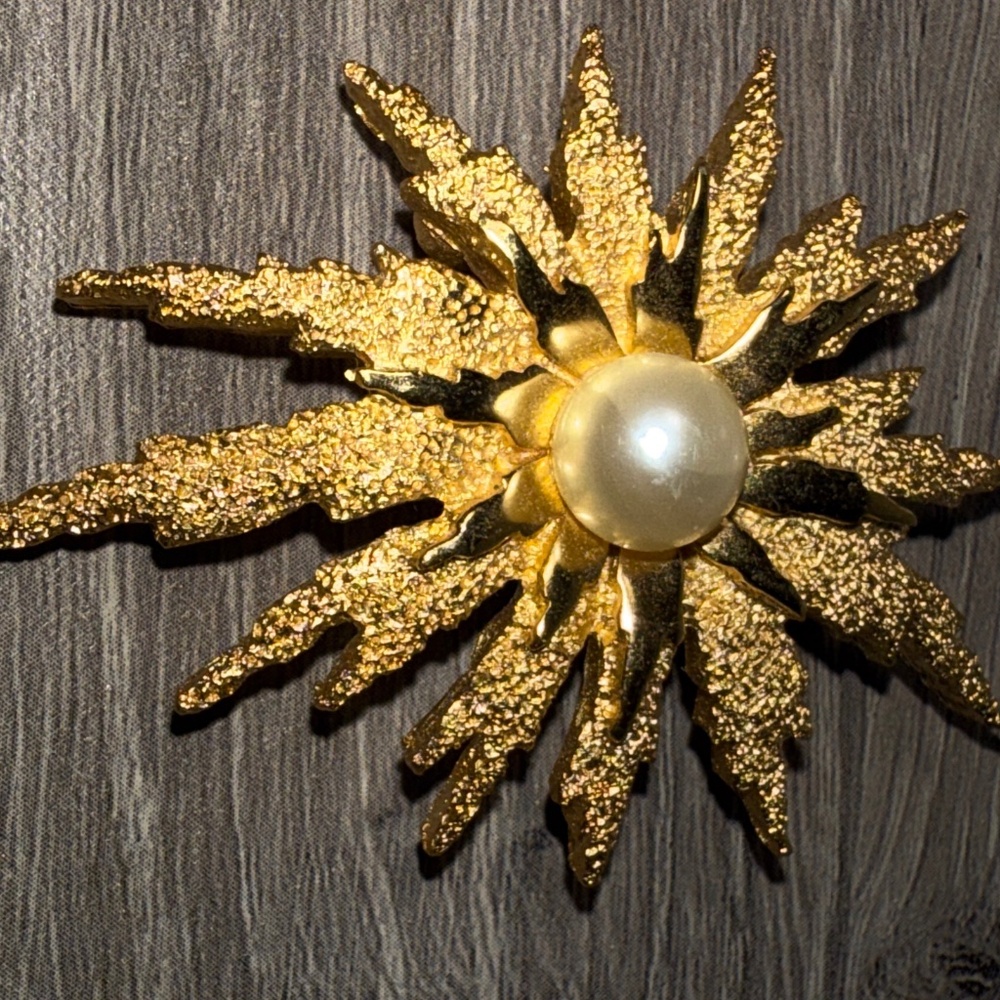 Alfred Philippe Crown Trifari Starburst Sunburst Brooch Goldtone Pin Vintage